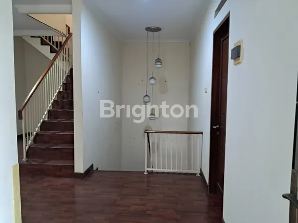 image RUMAH 3 LANTAI DENGAN BALCONY DI TIMUR JAKARTA  (6)