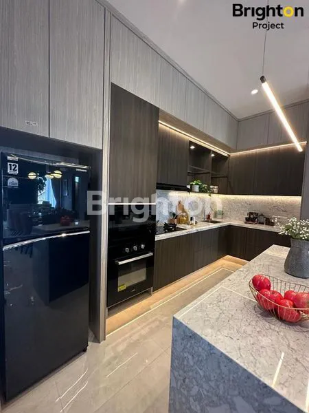 image RUMAH MEWAH 3 LANTAI LOKASI STRATEGIS (2)