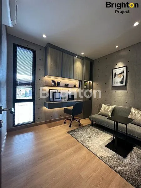 image RUMAH MEWAH 3 LANTAI LOKASI STRATEGIS (3)