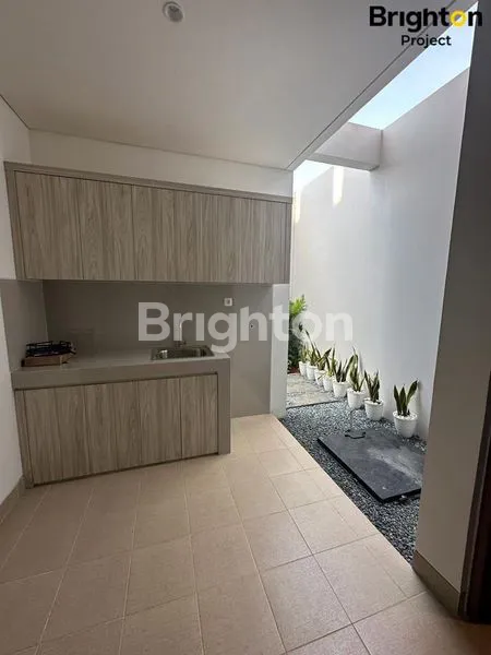 image RUMAH MEWAH 3 LANTAI LOKASI STRATEGIS (4)