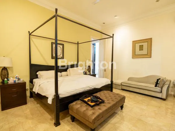 image RUMAH ELEGANT FULLY FURNISHED DI KEMANG, JAKARTA SELATAN (8)