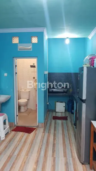 image RUMAH CANTIK"BLUE HOUSE" PERUM JAMBON -AKSES MASUK LANGSUNG DR JALAN PROPINSI-ROW JALAN 2 MOBIL-25MENIT SBY TOL-DEKAT ALFAMART,INDOMARET,BNI,BRI,KANTOR POS,TERMINAL-SECURITY 24 JAM-KLOSET DUDUK & JONGKOK-FULL GRANIT-DAPUR-RUANG CUCI-CARPORT 1 MO (6)