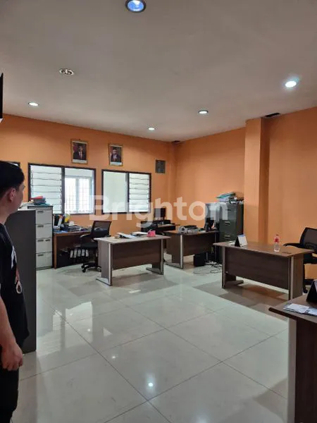 image GEDUNG KANTOR STRATEGIS DI CIDENG, SHM & SEMI-FURNISHED (2)