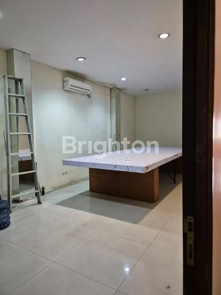 image GEDUNG KANTOR STRATEGIS DI CIDENG, SHM & SEMI-FURNISHED (7)