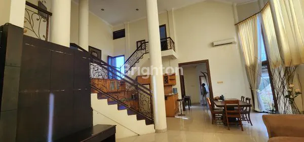 image RUMAH MEWAH DUA LANTAI PERUMAHAN PUPUK (2)