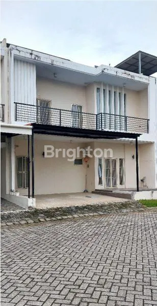 image RUMAH CLUSTER 2 LANTAI SIAP PAKAI DI RIAU PEMUDA (1)