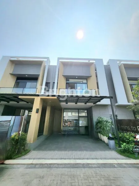image RUMAH MEWAH 2 LANTAI DENGAN FASILITAS LENGKAP DI TANGERANG (1)