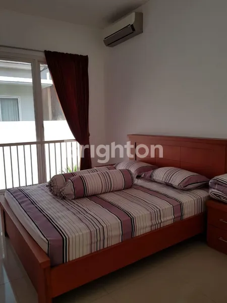 image DIJUAL RUMAH FURNISHED, SIAP HUNI ROW JALAN LEBAR 3 MOBIL (3)
