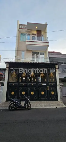 image RUMAH JELAMBAR MADYA TIMUR, RAPI DAN BAGUS, 3½ LANTAI, GROGOL, JAKARTA BARAT (1)