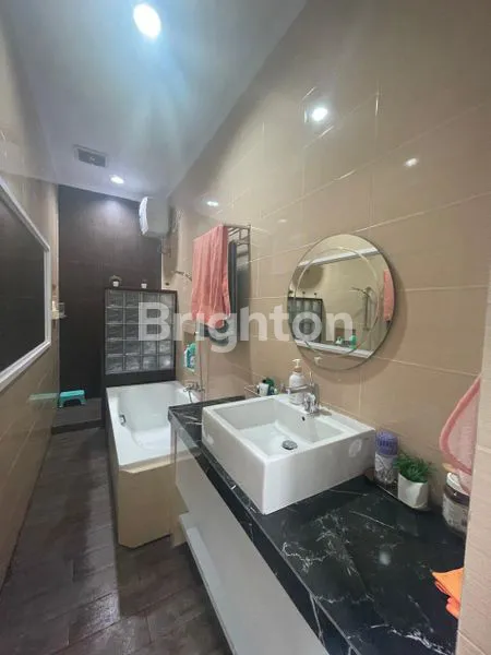 image RUMAH JELAMBAR MADYA TIMUR, RAPI DAN BAGUS, 3½ LANTAI, GROGOL, JAKARTA BARAT (5)