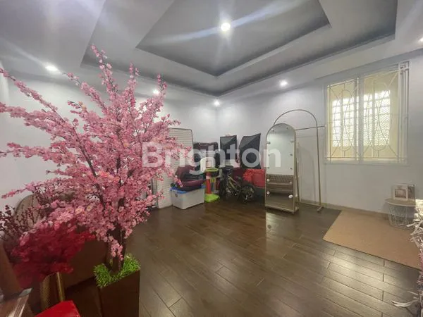 image RUMAH JELAMBAR MADYA TIMUR, RAPI DAN BAGUS, 3½ LANTAI, GROGOL, JAKARTA BARAT (2)