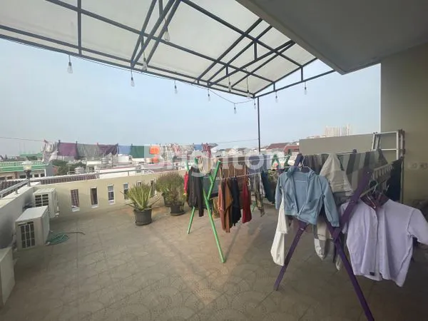 image RUMAH JELAMBAR MADYA TIMUR, RAPI DAN BAGUS, 3½ LANTAI, GROGOL, JAKARTA BARAT (8)