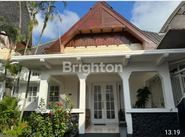 image RUMAH MEWAH DESAIN KLASIK, AREA TENGAH KOTA MALANG (6)