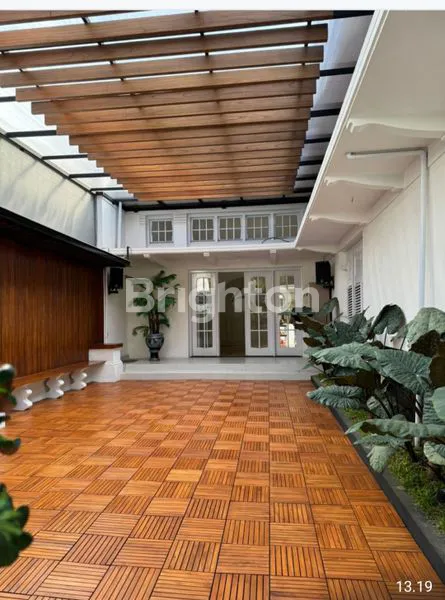 image RUMAH MEWAH DESAIN KLASIK, AREA TENGAH KOTA MALANG (7)