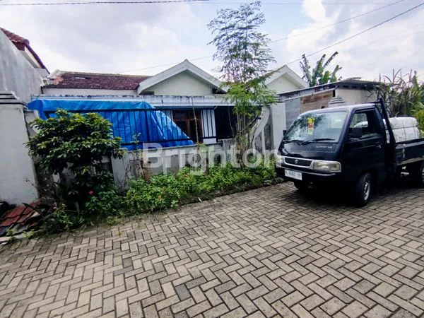 image RUMAH DENGAN TANAH LUAS SUKUN. (1)