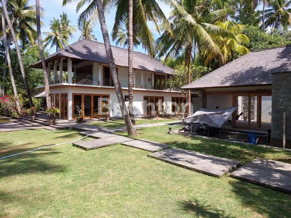 VILA MEWAH DI SINGARAJA