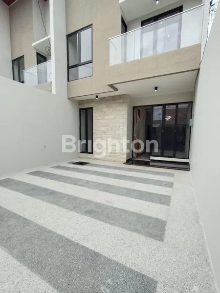 image RUMAH 2LANTAI BARU GRESS  MINIMALIS, DI SEMAMPIR TENGAH (2)