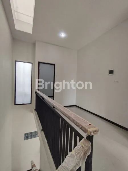 image RUMAH 2LANTAI BARU GRESS  MINIMALIS, DI SEMAMPIR TENGAH (5)