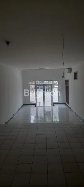 image RUANG USAHA DI MAINROAD SURYA SUMANTRI ( PASTEUR ) BANDUNG (3)