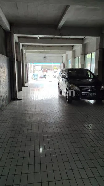 image GEDUNG 2 LANTAI SIAP PAKAI DI SEMARANG TIMUR. BISA DIPAKAI UNTUK SHOWROOM, BANK, BENGKEL, TOKO, DLL (4)