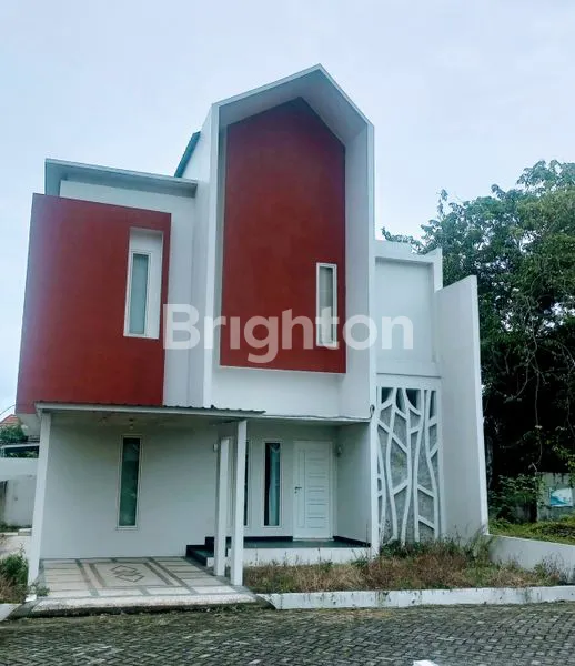 RUMAH BULATAN DALAM KOMPLEK AREA PANAM