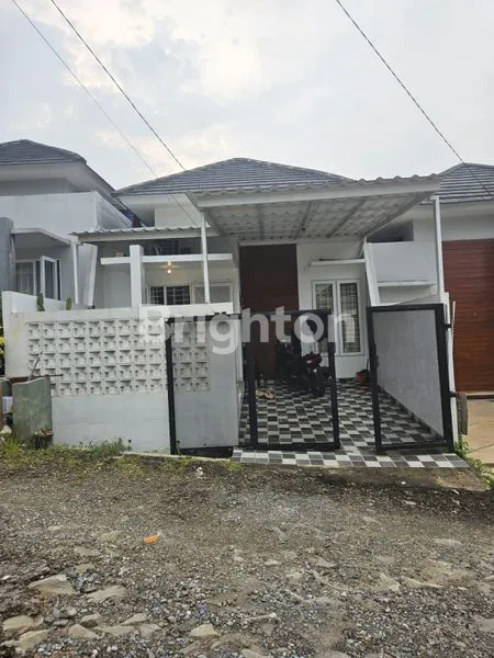 image RUMAH CLUSTER DI BAWAH PASARAN (1)