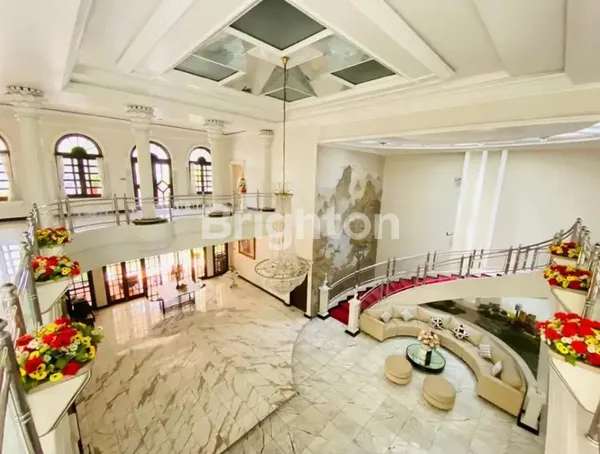 image RUMAH MEWAH FURNISHED RAYA DHARMAHUSADA, SUPER STRATEGIS DI SURABAYA TIMUR (5)