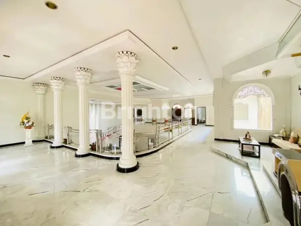 image RUMAH MEWAH FURNISHED RAYA DHARMAHUSADA, SUPER STRATEGIS DI SURABAYA TIMUR (6)