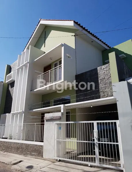 RUMAH TENGAH KOTA SOLO, DEKAT MALL DAN BALAIKOTA SOLO, KONDISI BAGUS DAN LAYAK HUNI