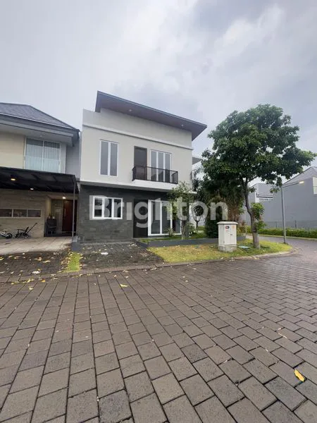 image RUMAH MINIMALIS GRAHA NATURA 2 LANTAI SPLIT LEVEL (2)