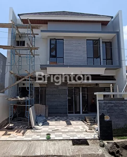 image RUMAH GRESS 2LT MINIMALIS KONTEMPORER, WISMA PERMAI, 2 MENIT KE GM (1)