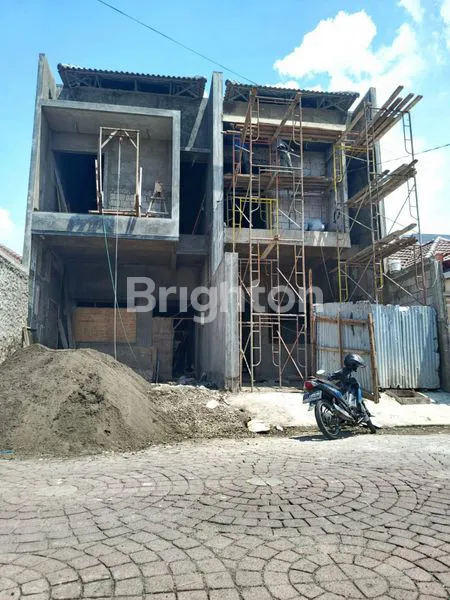 image RUMAH BARU MINIMALIS 2 LANTAI, 3 MENIT KE MERR, 5 MENIT KE IPH SCHOOL, NIRWANA EKSEKUTIF, SURABAYA (2)