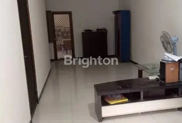 image RUMAH SIAP HUNI TERAWAT DI RUNGKUT, LOKASI STRATEGIS (3)