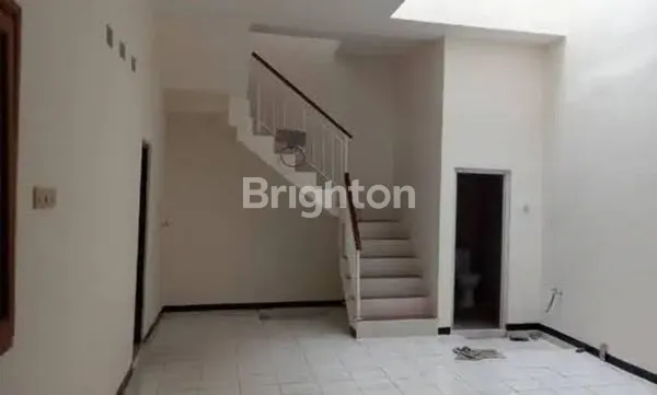 image RUMAH SIAP HUNI TERAWAT DI RUNGKUT, LOKASI STRATEGIS (4)