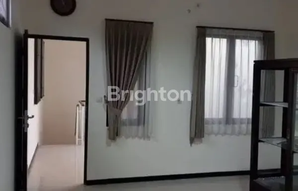 image RUMAH SIAP HUNI TERAWAT DI RUNGKUT, LOKASI STRATEGIS (6)