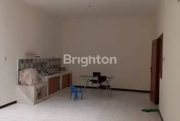 image RUMAH SIAP HUNI TERAWAT DI RUNGKUT, LOKASI STRATEGIS (7)