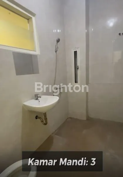 image RUKO 3 LANTAI DIAN ISTANA WIYUNG MOCCA VRBANA TOL SATELIT BANDARA  (5)