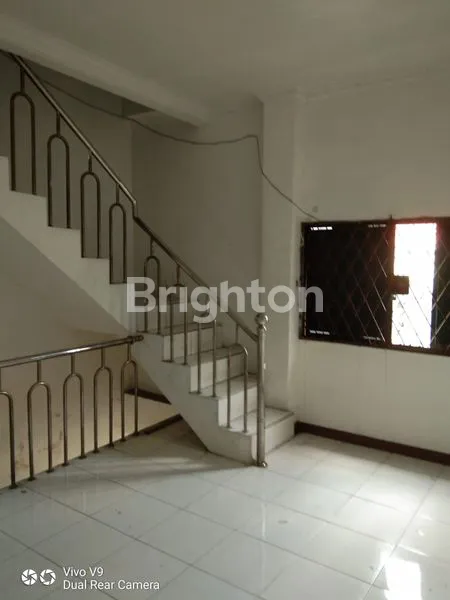 image RUKO SIAP HUNI LOKASI STRATEGIS  3 LANTAI JAKRTA PUSAT (2)