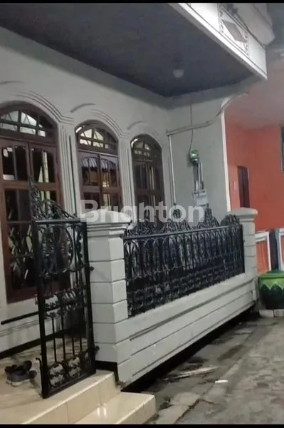 RUMAH CANTIK 3 LANTAI DEKAT WISATA RELIGI AMPEL