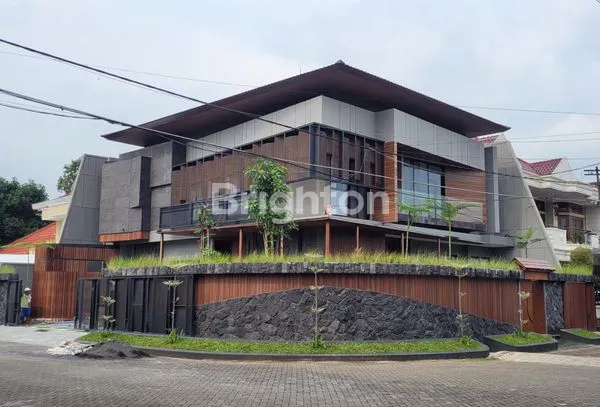 image RUMAH MODERN MEWAH BARU GRESS DI MANYAR (1)