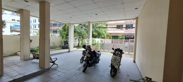 image RUMAH TIGA SETENGAH LANTAI JL KELINCI RAYA JAKARTA PUSAT (2)