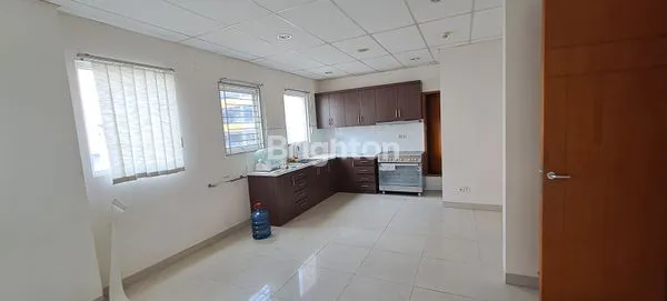 image RUMAH TIGA SETENGAH LANTAI JL KELINCI RAYA JAKARTA PUSAT (3)