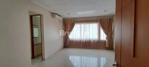 image RUMAH TIGA SETENGAH LANTAI JL KELINCI RAYA JAKARTA PUSAT (4)