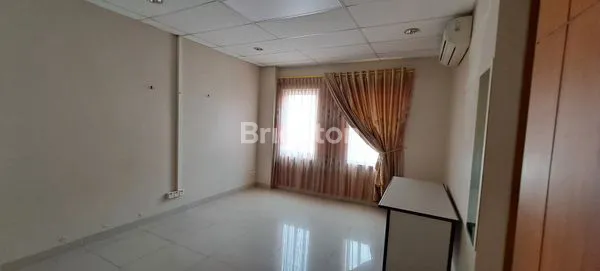 image RUMAH TIGA SETENGAH LANTAI JL KELINCI RAYA JAKARTA PUSAT (6)