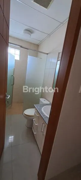 image RUMAH TIGA SETENGAH LANTAI JL KELINCI RAYA JAKARTA PUSAT (7)