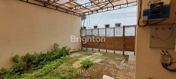 image RUMAH TIGA SETENGAH LANTAI JL KELINCI RAYA JAKARTA PUSAT (8)