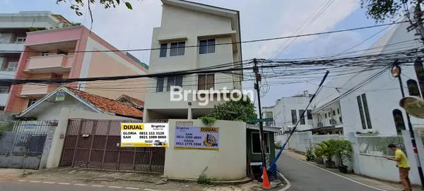 image RUMAH TIGA SETENGAH LANTAI JL KELINCI RAYA JAKARTA PUSAT (1)