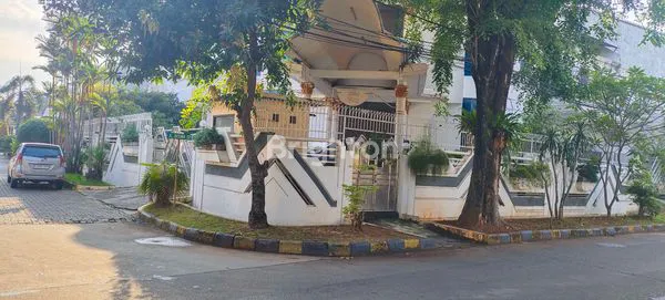 image DIJUAL RUMAH HOEK BANGUNAN KLASIK DI SUNTER JAKARTA UTARA (1)
