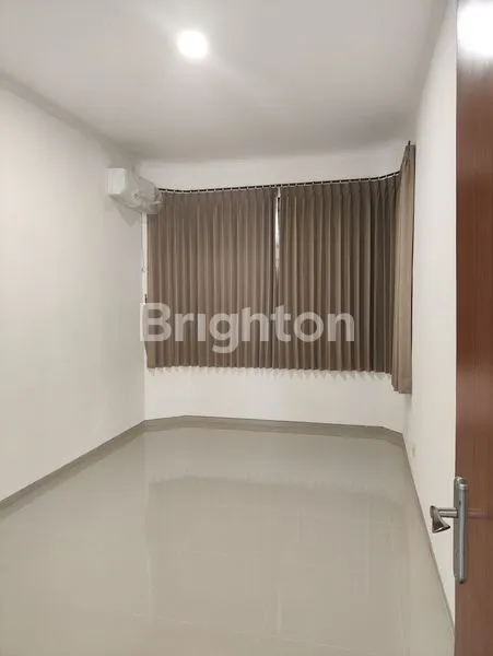 image RUMAH RAYA SUKOMANUNGGAL JAYA NOL JALAN RAYA (5)