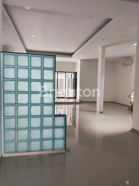 image RUMAH RAYA SUKOMANUNGGAL JAYA NOL JALAN RAYA (3)